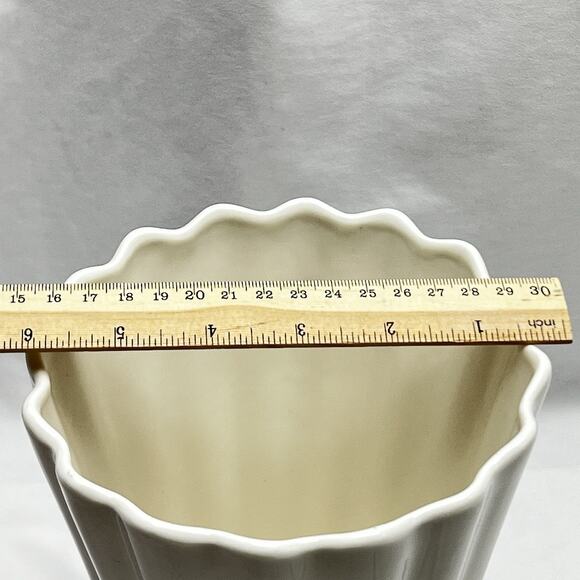 Villeroy & Boch Summer Flowers Footed Ivory Fluted Ceramic Vase 10" HTF - Picture 9 of 10